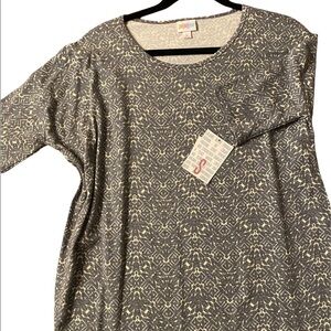 NWT LuLaRoe Irma top a loose, knit "high-low" tunic w/
fitted mid-length sleeves